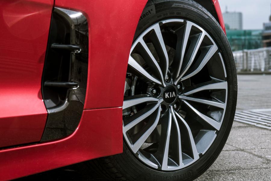 Колеса Kia Stinger GT-Line S (CK) 2017 года  (UK) (фото 25 из 41)